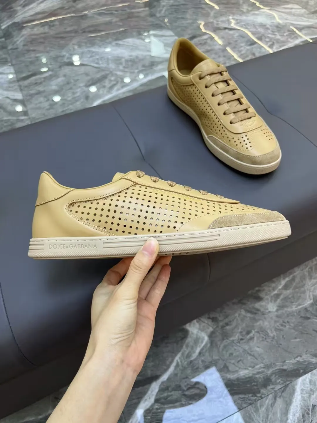 Men's Men's Shoes 💰400 [New Style] 🐝🐝DG—Dolce&G men's calfskin sneakers Portofino Yacht shoes, simple and versatile design, unique saddle leather soles. The Dolce &G logo rear wing is the icing on the cake. Imported cowhide + rubber outsole Size: 39-44 (customized at 38.45)